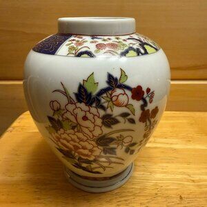 Vintage Imari Ware Floral Ceramic Vase